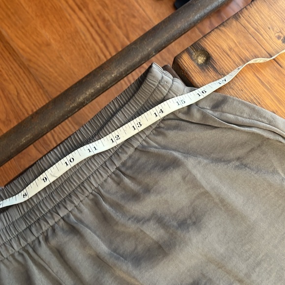 Barefoot Dreams Olive Green 100% polyester pants. Large. Measurements in pics. - Picture 7 of 11